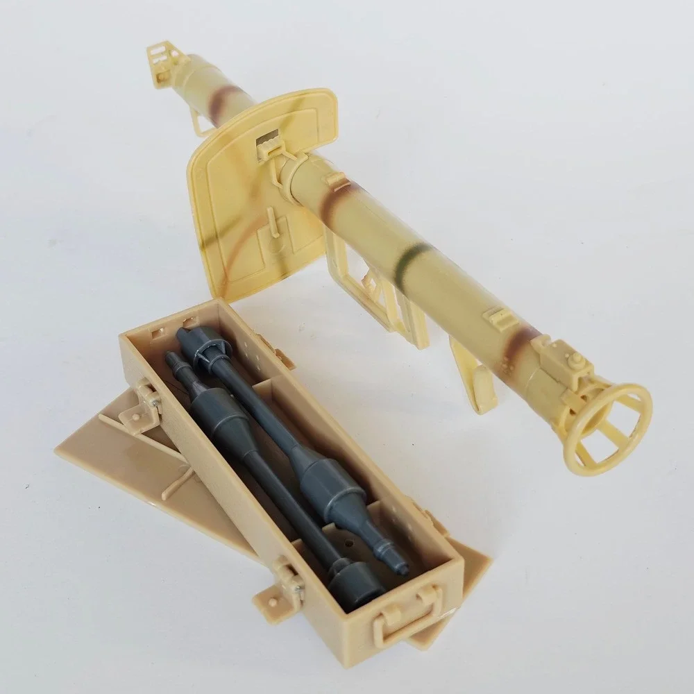 1/6 Scale German Panzerschreck Anti Tank WW II American Bazooka Case Rocket 1453